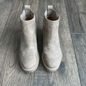 Dolce Vita Rielle Lug Sole Booties